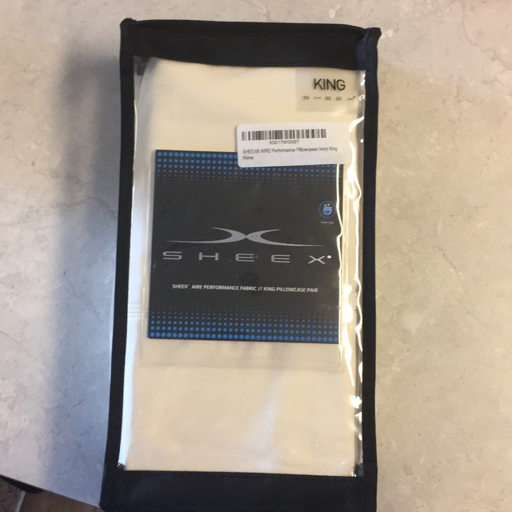 NWT SHEEX King Pillowcases (2)